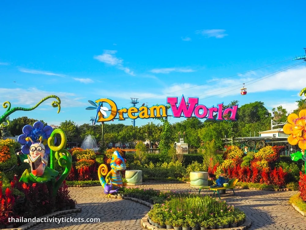 Dream World Bangkok parade show entertainmen