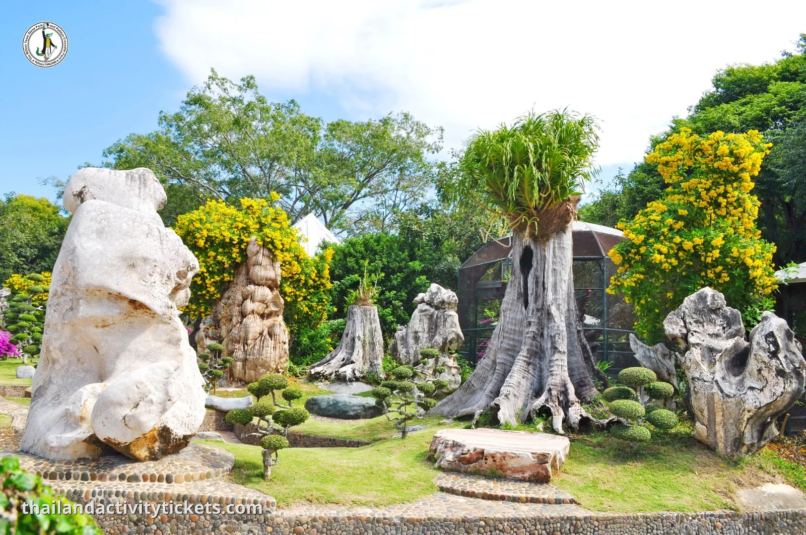 Elephants and animals Million Years Stone Park Pattaya
