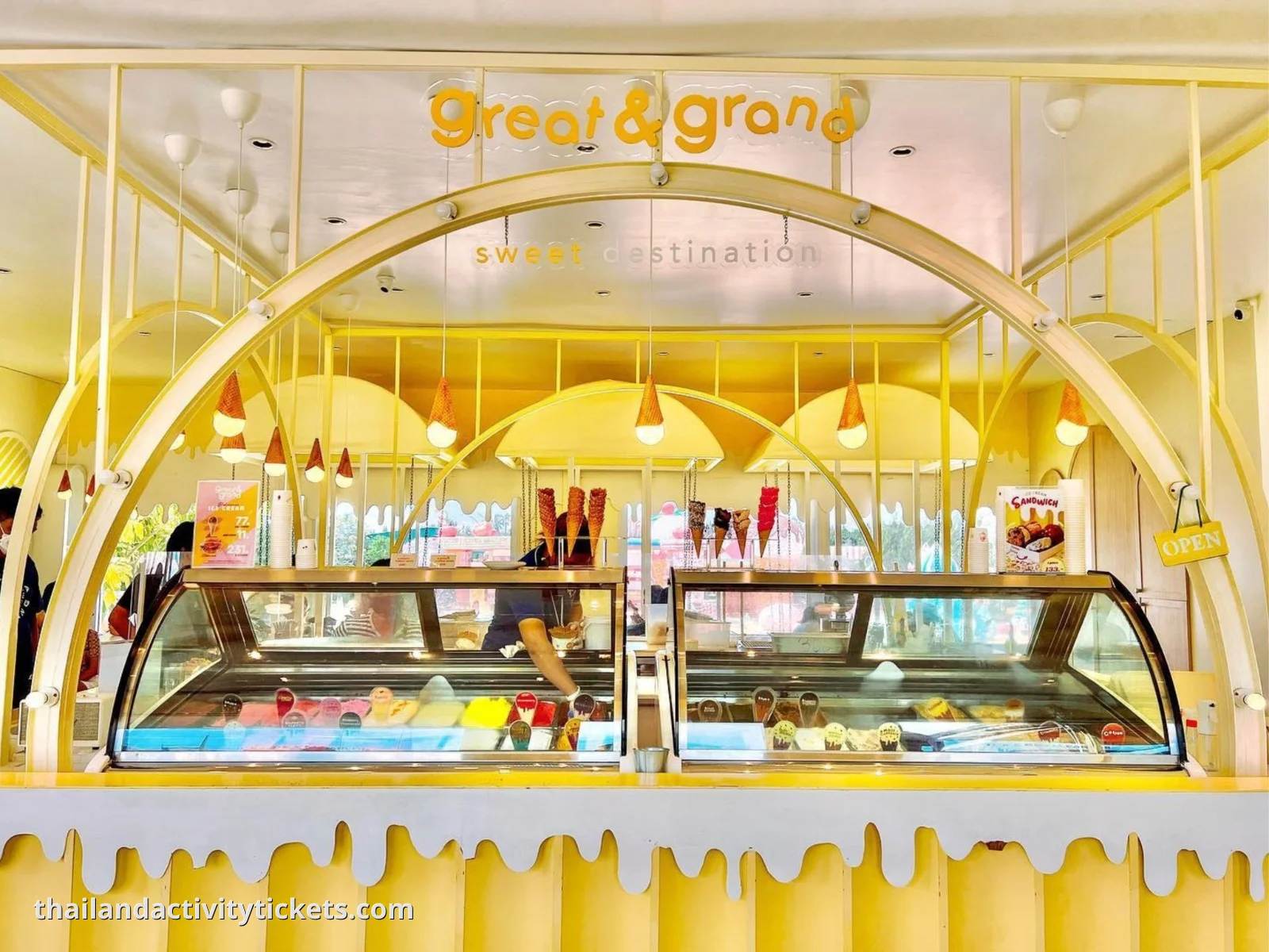 essert cafe Great and Grand Sweet Destination Pattaya ice cream shop