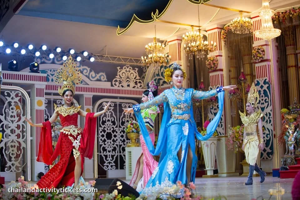 Thai dance and cabaret show at Baan Sukhawadee Pattaya