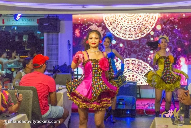 Live music entertainment on Meridian Dinner Cruise