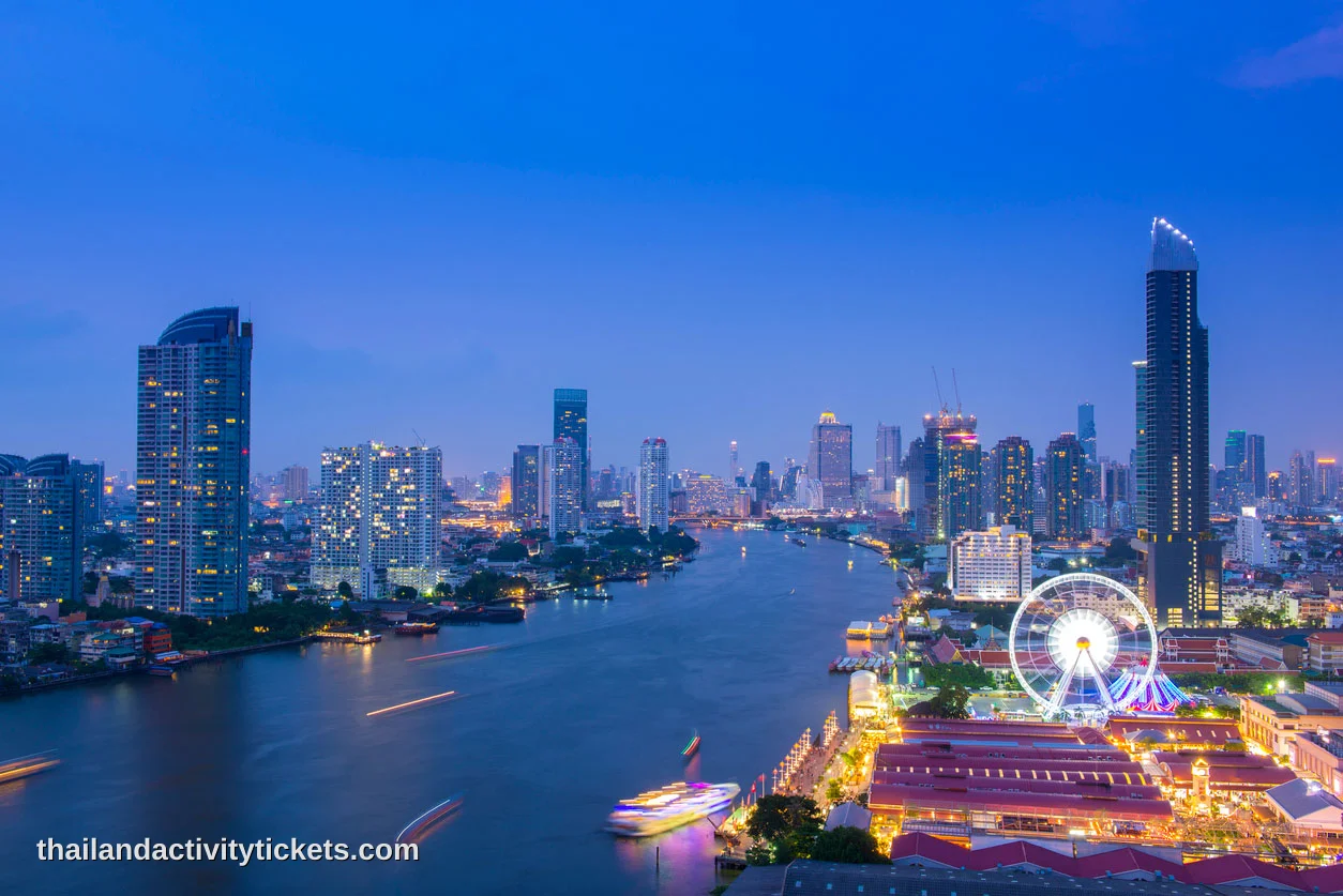 Evening sightseeing cruise on Chao Phraya River