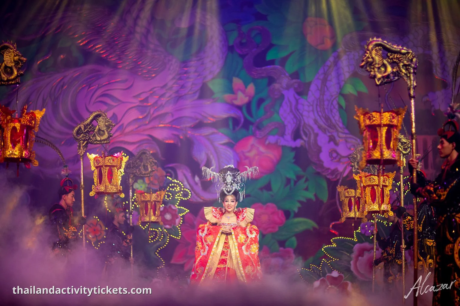 Vibrant costumes and world-class stage lighting at Alcazar Pattaya