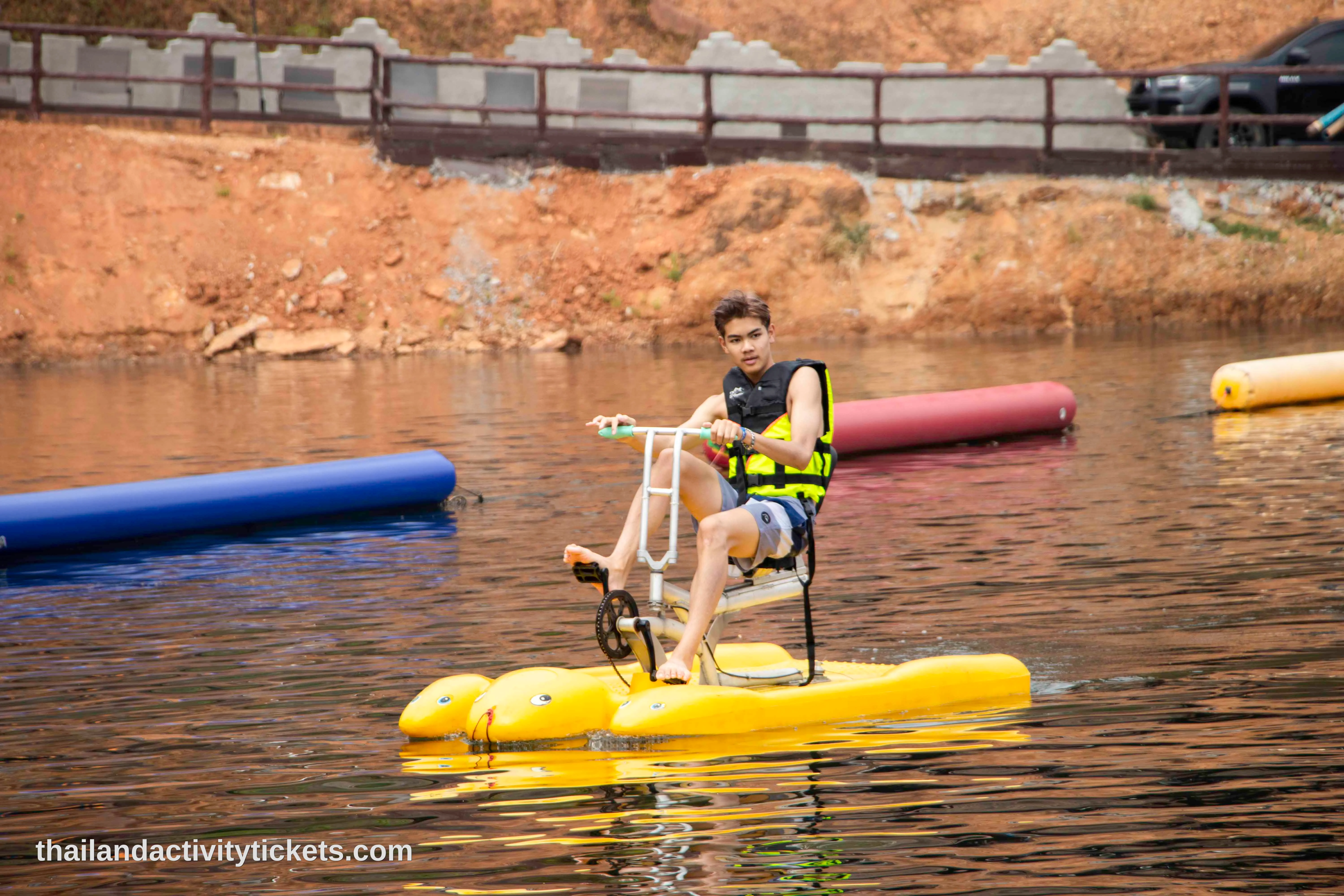 Kayaking activity included in waterpark ticket Thailand