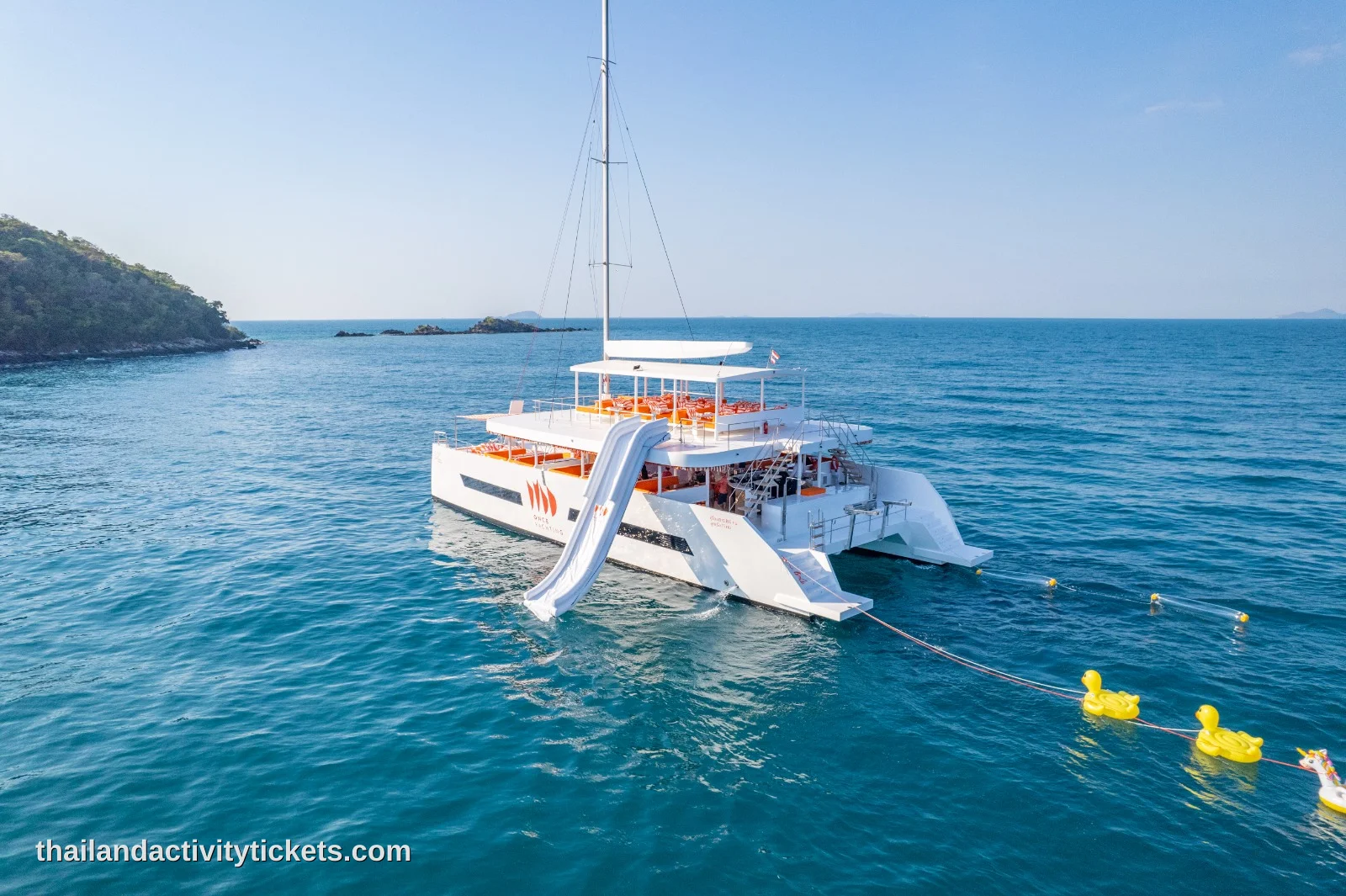 luxury catamaran pattaya yacht tour sailing in gulf of thailand