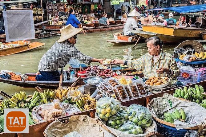Vendors selling fruit and snacks from boats at Damnoen Saduak