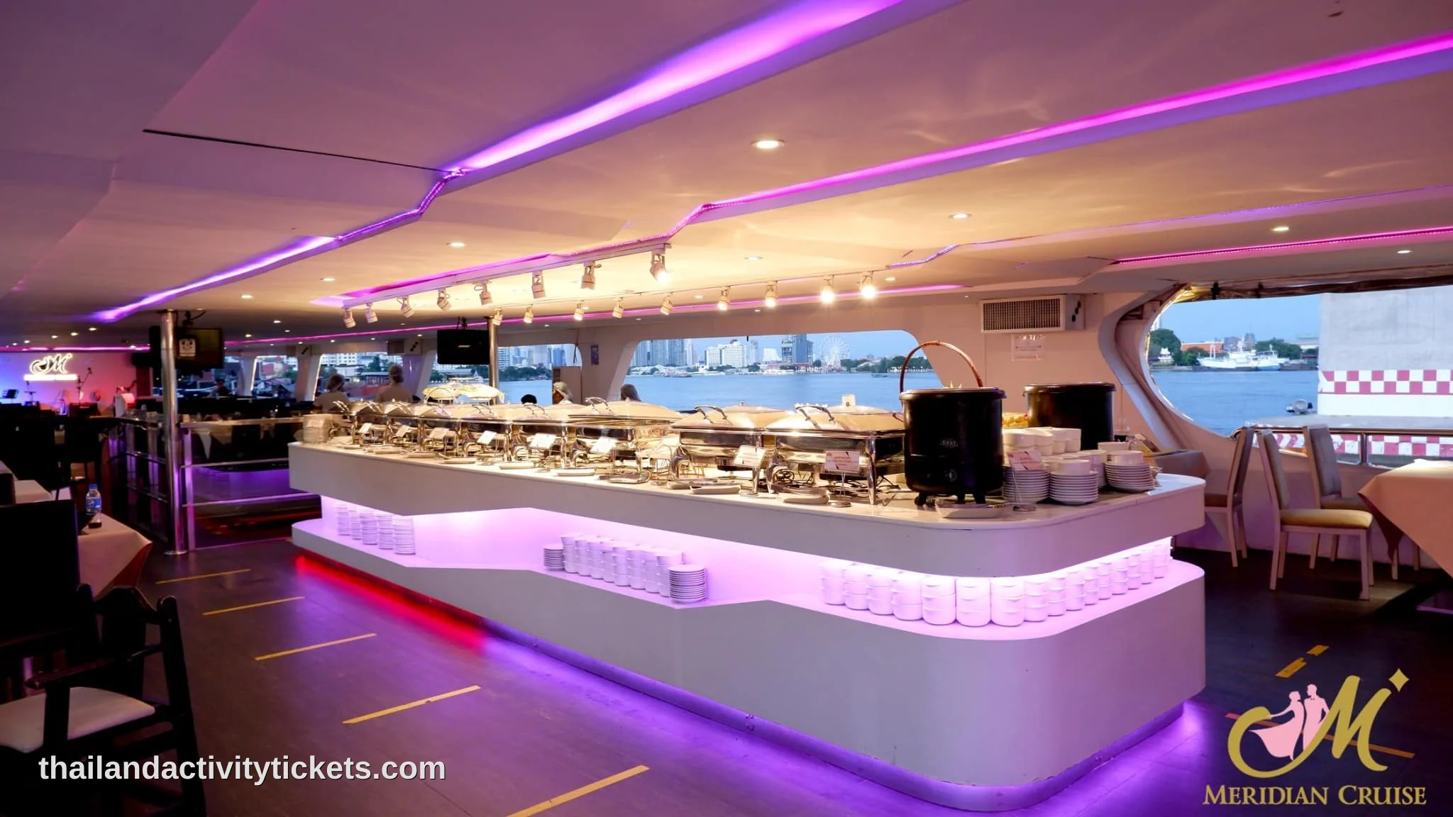 Luxury Bangkok night dinner cruise experience