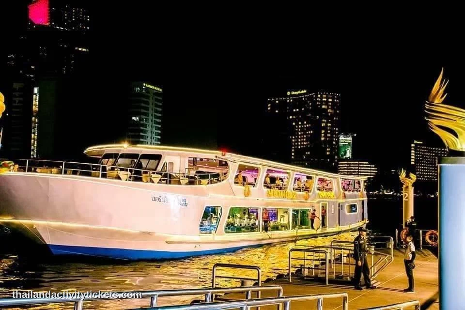 Chao Phraya River dinner cruise in Bangkok