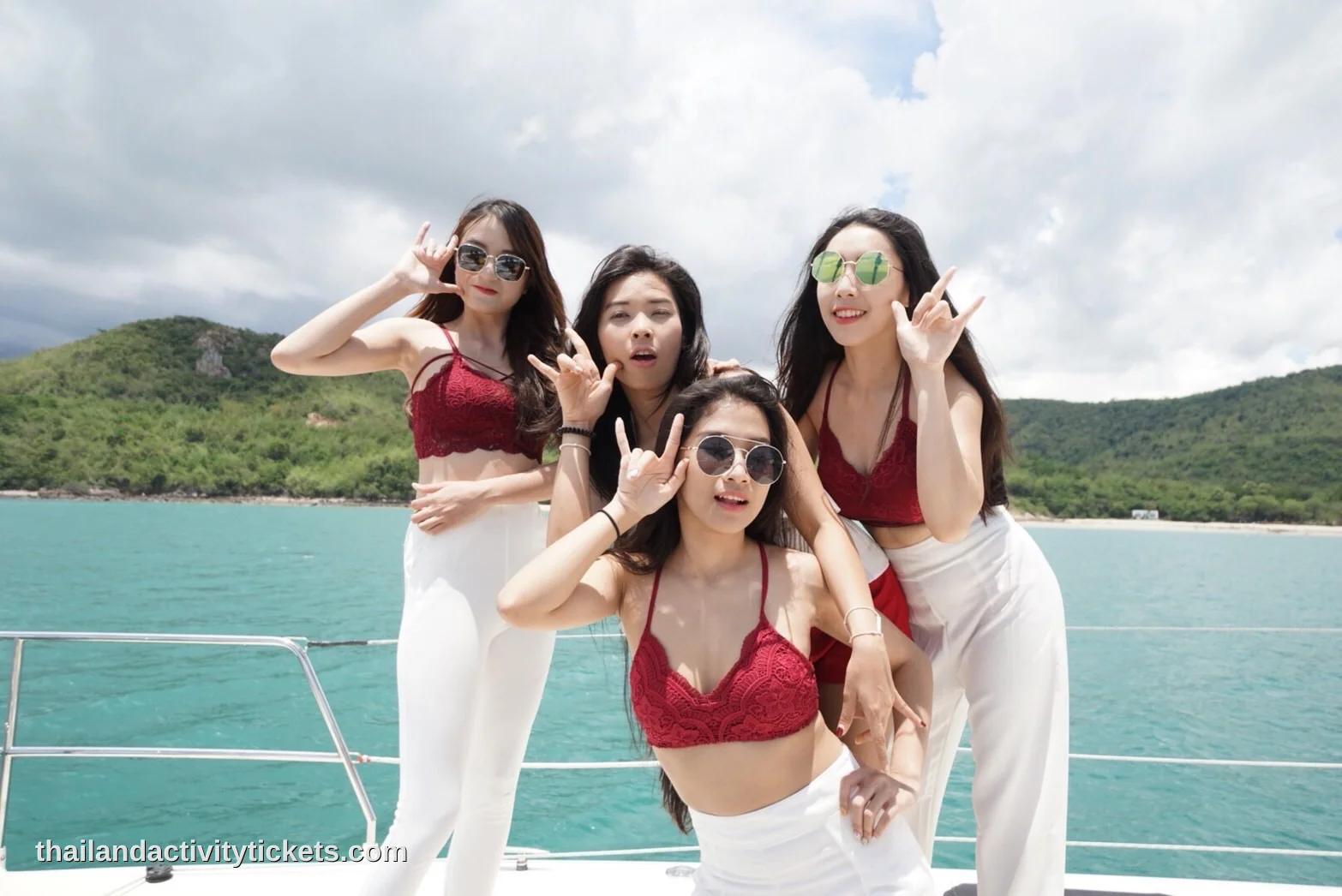 Onboard Indian starters buffet with vegetarian and non-vegetarian options on a Pattaya cruise