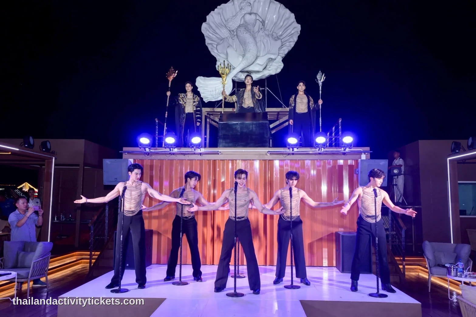 Live cabaret show on Pattaya dinner cruise Ocean Sky PLUS