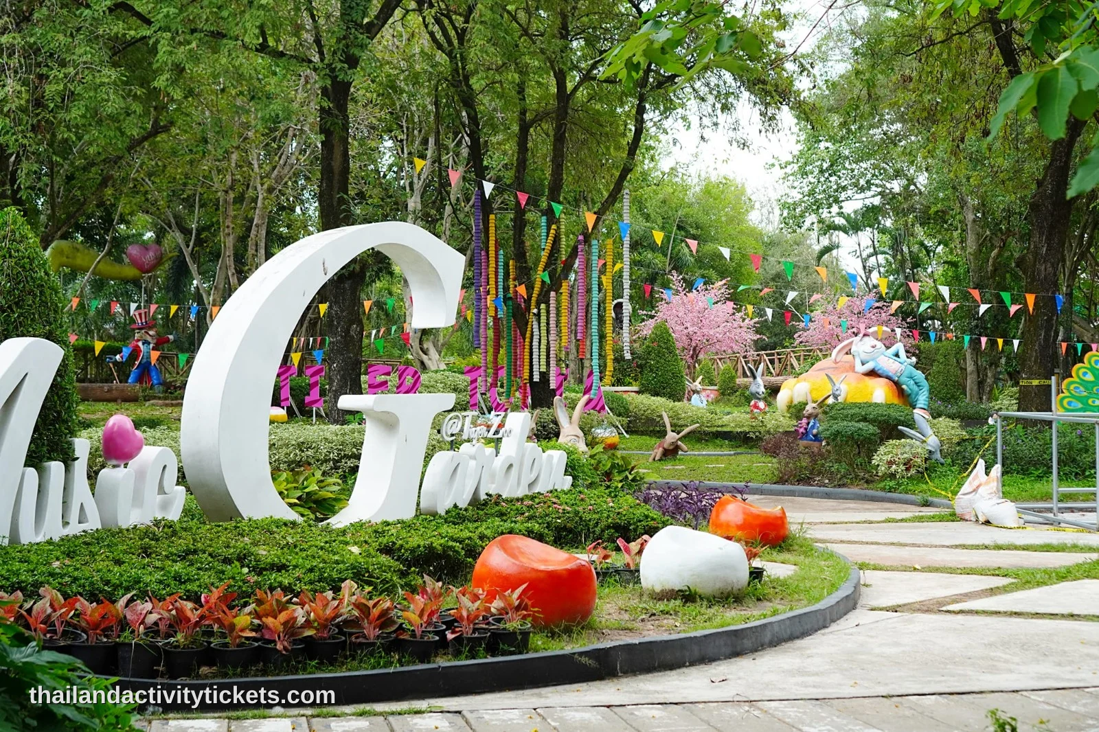 Overview of Tiger Topia Sriracha Zoo