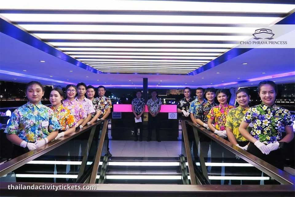Live music band on Chao Phraya Princess dinner cruise